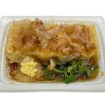 セブンイレブンの焼津産鰹のかつお節使用揚げだし豆腐を比較する。税込価格：354円、カロリー：190kcal、1円あたりカロリー：0.54kcal/円、たんぱく質：12.3g、1円あたりたんぱく質：0.03g/円、脂質：10.9g、炭水化物：11.6g、糖質：9.5g、食物繊維：2.1g、食塩相当量：1.3g。焼津産のかつお節を使用したつゆに、おろし生姜とかつお節を合わせた揚げだし豆腐です。アレルギー：小麦。
