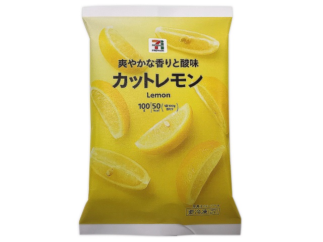 セブンイレブンの７プレミアム カットレモンを比較する。税込価格：192円、カロリー：50kcal、1円あたりカロリー：0.26kcal/円、たんぱく質：0.7g、1円あたりたんぱく質：0.01未満g/円、脂質：0.8g、炭水化物：11.5g、糖質：7.4g、食物繊維：4.1g、食塩相当量：0g。お料理やお酒など様々な用途に使用できる串切りにした豊かな香りと酸味の強さが特長のレモンです。アレルギー：なし。
