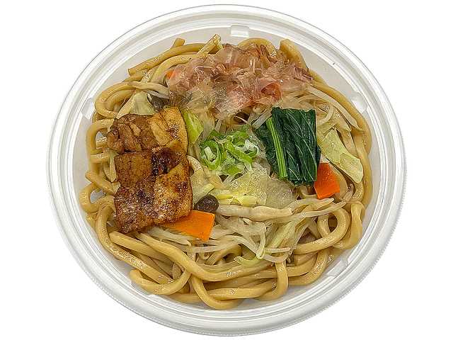 五目具材の焼うどん醤油味 セブンイレブン かつおだしの風味に醤油の旨味がしっかり絡んだ焼うどん。