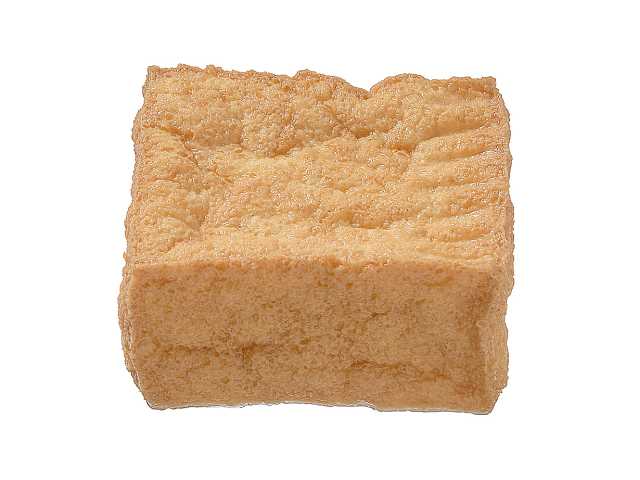 セブンイレブンのおでん 味しみ絹厚揚げを比較する。税込価格：131円、カロリー：55kcal、1円あたりカロリー：0.42kcal/円、たんぱく質：4g、1円あたりたんぱく質：0.03g/円、脂質：3.7g、炭水化物：1.8g、糖質：1.4g、食物繊維：0.4g、食塩相当量：0g。豆腐を高温の油で香ばしく揚げた、なめらかな絹ごしの厚揚げです。アレルギー：なし。