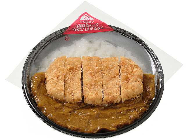 セブンイレブンのロースカツカレーを比較する。税込価格：713円、カロリー：932kcal、1円あたりカロリー：1.31kcal/円、たんぱく質：29.6g、1円あたりたんぱく質：0.04g/円、脂質：35.2g、炭水化物：127.6g、糖質：120.6g、食物繊維：7g、食塩相当量：3.2g。野菜の旨味と数種類のスパイスを合わせたカレーに、ロースカツを盛り付けた食べ応えのある一皿です。アレルギー：乳、小麦。