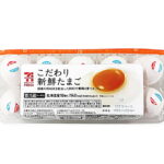 セブンイレブンの７Ｐフレッシュこだわり新鮮たまご １０個。税込価格：343円、カロリー：140kcal、たんぱく質：12.6g、脂質：9.6g、炭水化物：0.9g、食塩相当量：0.4g。黄身の鮮やかな色合いが特長の旨み、コクにこだわった新鮮たまごです。（※栄養成分は可食部１００ｇ当たりの数値です。）。アレルギー：卵。