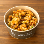 ローソンの海鮮かき揚げ丼。税込価格：646円、カロリー：759kcal、たんぱく質：11.7g、脂質：37.2g、炭水化物：96.2g、糖質：92.1g、食物繊維：4.1g、食塩相当量：1.8g。