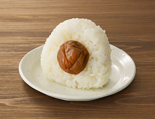 おにぎり　紀州南高梅 ローソン 種抜きのL玉梅干しを使用。