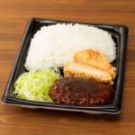 ごはん大盛！ハンバーグ＆鶏竜田揚げ弁当 ローソン 肉の旨みを閉じ込めたハンバーグとチキンの竜田揚げが入った、満足感のあるお弁当。