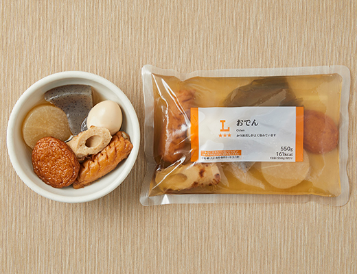 ローソンのおでんを比較する。税込価格：322円、カロリー：161kcal、1円あたりカロリー：0.50kcal/円、たんぱく質：12.7g、1円あたりたんぱく質：0.04g/円、脂質：5g、炭水化物：18g、糖質：14.7g、食物繊維：3.3g、食塩相当量：6g。