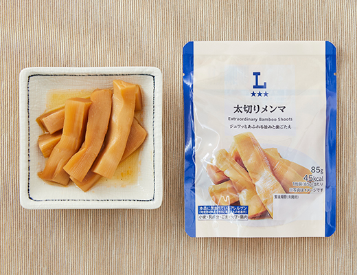 ローソンの太切りメンマ。税込価格：181円、カロリー：45kcal、たんぱく質：1.2g、脂質：1g、炭水化物：8.7g、糖質：6.8g、食物繊維：1.9g、食塩相当量：2.1g。
