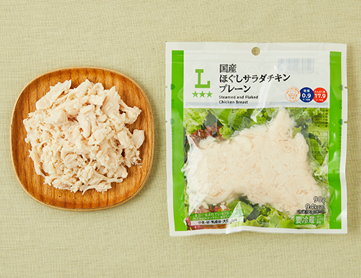 ローソンの国産ほぐしサラダチキン プレーンを比較する。税込価格：279円、カロリー：94kcal、1円あたりカロリー：0.34kcal/円、たんぱく質：17.9g、1円あたりたんぱく質：0.06g/円、脂質：2g、炭水化物：1g、糖質：0.9g、食物繊維：0.1g、食塩相当量：1.2g。