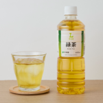 ローソンの緑茶 600mlを比較する。税込価格：118円、カロリー：0kcal、1円あたりカロリー：0.00kcal/円、たんぱく質：0g、1円あたりたんぱく質：0.00g/円、脂質：0g、炭水化物：0g、糖質：0g、食物繊維：0g、食塩相当量：0g。
