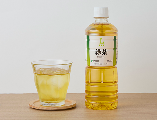 ローソンの緑茶 600mlを比較する。税込価格：118円、カロリー：0kcal、1円あたりカロリー：0.00kcal/円、たんぱく質：0g、1円あたりたんぱく質：0.00g/円、脂質：0g、炭水化物：0g、糖質：0g、食物繊維：0g、食塩相当量：0g。