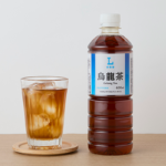 ローソンの烏龍茶 600mlを比較する。税込価格：118円、カロリー：0kcal、1円あたりカロリー：0.00kcal/円、たんぱく質：0g、1円あたりたんぱく質：0.00g/円、脂質：0g、炭水化物：0g、糖質：0g、食物繊維：0g、食塩相当量：0g。