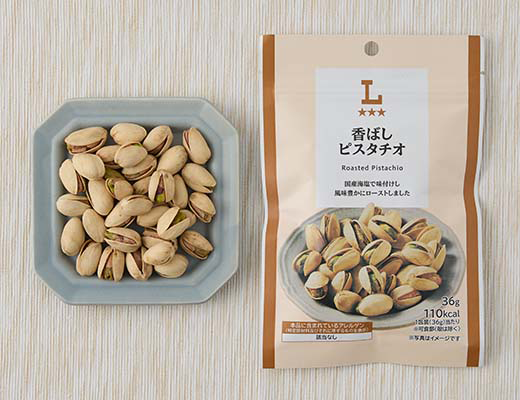 ローソンの香ばしピスタチオを比較する。税込価格：278円、カロリー：110kcal、1円あたりカロリー：0.40kcal/円、たんぱく質：3.7g、1円あたりたんぱく質：0.01g/円、脂質：8.9g、炭水化物：4.7g、糖質：3g、食物繊維：1.7g、食塩相当量：0.2g。