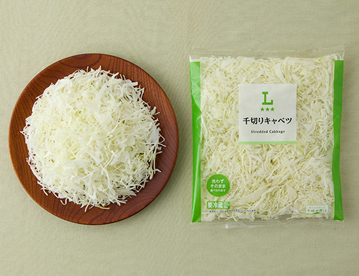 ローソンの千切りキャベツを比較する。税込価格：119円。