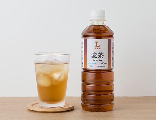 ローソンの麦茶 600mlを比較する。税込価格：118円、カロリー：0kcal、1円あたりカロリー：0.00kcal/円、たんぱく質：0g、1円あたりたんぱく質：0.00g/円、脂質：0g、炭水化物：0g、糖質：0g、食物繊維：0g、食塩相当量：0g。