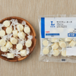 ローソンのキャンディーチーズ プレーンを比較する。税込価格：286円、カロリー：51kcal、1円あたりカロリー：0.18kcal/円、たんぱく質：3g、1円あたりたんぱく質：0.01g/円、脂質：4.2g、炭水化物：0.2g、糖質：0.2g、食物繊維：0g、食塩相当量：0.5g。