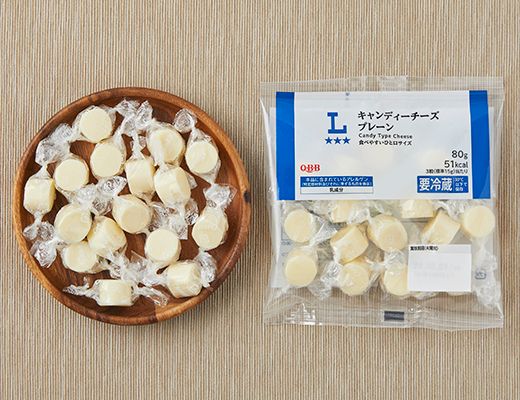 ローソンのキャンディーチーズ プレーンを比較する。税込価格：286円、カロリー：51kcal、1円あたりカロリー：0.18kcal/円、たんぱく質：3g、1円あたりたんぱく質：0.01g/円、脂質：4.2g、炭水化物：0.2g、糖質：0.2g、食物繊維：0g、食塩相当量：0.5g。