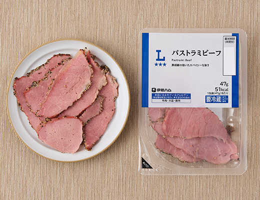 ローソンのパストラミビーフを比較する。税込価格：238円、カロリー：51kcal、1円あたりカロリー：0.21kcal/円、たんぱく質：9g、1円あたりたんぱく質：0.04g/円、脂質：1.3g、炭水化物：0.7g、糖質：0.7g、食物繊維：0g、食塩相当量：1.2g。