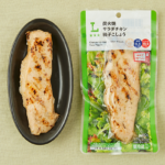 ローソンの炭火焼サラダチキン 柚子こしょうを比較する。税込価格：268円、カロリー：101kcal、1円あたりカロリー：0.38kcal/円、たんぱく質：19.9g、1円あたりたんぱく質：0.07g/円、脂質：2.2g、炭水化物：0.6g、糖質：0.3g、食物繊維：0.3g、食塩相当量：1.4g。