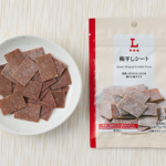 ローソンの梅干しシートを比較する。税込価格：168円、カロリー：46kcal、1円あたりカロリー：0.27kcal/円、たんぱく質：0.5g、1円あたりたんぱく質：0.01未満g/円、脂質：0.4g、炭水化物：11.1g、糖質：9.5g、食物繊維：1.6g、食塩相当量：2.3g。