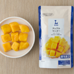 ローソンのアップルマンゴーを比較する。税込価格：279円、カロリー：70kcal、1円あたりカロリー：0.25kcal/円、たんぱく質：0.7g、1円あたりたんぱく質：0.01未満g/円、脂質：0.1g、炭水化物：18.6g、糖質：17.2g、食物繊維：1.4g、食塩相当量：0g。