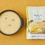 ローソンのカルボナーラソース 2人前を比較する。税込価格：238円、カロリー：242kcal、1円あたりカロリー：1.02kcal/円、たんぱく質：4g、1円あたりたんぱく質：0.02g/円、脂質：17.9g、炭水化物：16.5g、糖質：16.2g、食物繊維：0.3g、食塩相当量：5.3g。
