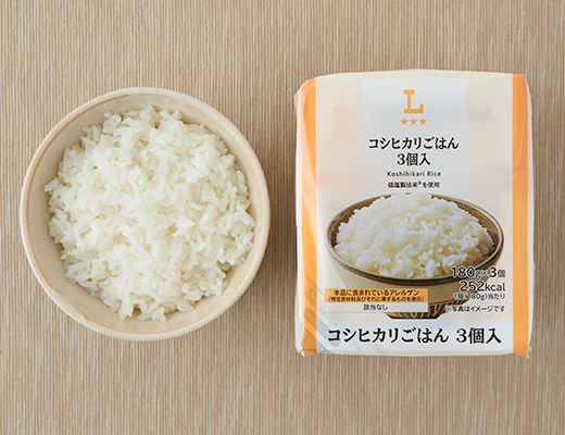 ローソンのコシヒカリごはん 3個入を比較する。税込価格：578円。