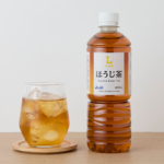 ローソンのほうじ茶 600mlを比較する。税込価格：118円、カロリー：0kcal、1円あたりカロリー：0.00kcal/円、たんぱく質：0g、1円あたりたんぱく質：0.00g/円、脂質：0g、炭水化物：0g、糖質：0g、食物繊維：0g、食塩相当量：0g。