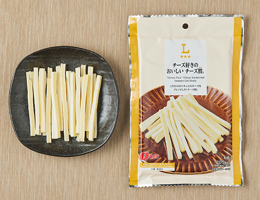 ローソンのチーズ好きのおいしいチーズ鱈®を比較する。税込価格：408円、カロリー：205kcal、1円あたりカロリー：0.50kcal/円、たんぱく質：14.5g、1円あたりたんぱく質：0.04g/円、脂質：13g、炭水化物：7.8g、糖質：7.2g、食物繊維：0.6g、食塩相当量：2g。