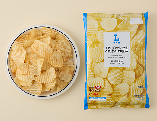 ローソンのBIG ザクッとポテト こだわりの塩味を比較する。税込価格：268円、カロリー：545kcal、1円あたりカロリー：2.03kcal/円、たんぱく質：5.5g、1円あたりたんぱく質：0.02g/円、脂質：34.2g、炭水化物：55.7g、糖質：51.8g、食物繊維：3.9g、食塩相当量：1.2g。