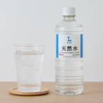 ローソンの天然水 600mlを比較する。税込価格：118円、カロリー：0kcal、1円あたりカロリー：0.00kcal/円、たんぱく質：0g、1円あたりたんぱく質：0.00g/円、脂質：0g、炭水化物：0g、糖質：0g、食物繊維：0g、食塩相当量：0g。