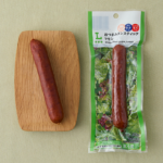 ローソンのおつまみタンスティック レモンを比較する。税込価格：192円、カロリー：96kcal、1円あたりカロリー：0.50kcal/円、たんぱく質：9.1g、1円あたりたんぱく質：0.05g/円、脂質：6.2g、炭水化物：1.1g、糖質：0.9g、食物繊維：0.2g、食塩相当量：1.1g。
