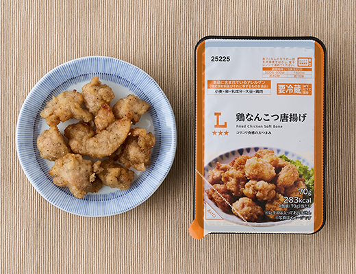 ローソンの鶏なんこつの唐揚げ。税込価格：343円、カロリー：283kcal、たんぱく質：12.9g、脂質：21.1g、炭水化物：10.3g、糖質：10g、食物繊維：0.3g、食塩相当量：1.1g。