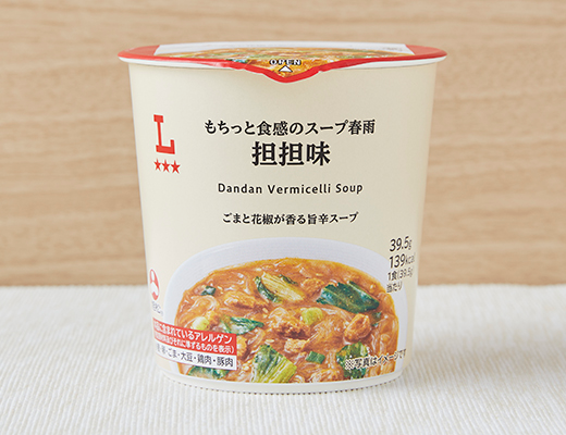 ローソンのもちっと食感のスープ春雨 担担味を比較する。税込価格：178円、カロリー：139kcal、1円あたりカロリー：0.78kcal/円、たんぱく質：3g、1円あたりたんぱく質：0.02g/円、脂質：5.5g、炭水化物：20.2g、糖質：18.6g、食物繊維：1.6g、食塩相当量：2.6g。