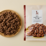 ローソンのBIG しみチョココーン チョコ味を比較する。税込価格：268円、カロリー：645kcal、1円あたりカロリー：2.41kcal/円、たんぱく質：5.8g、1円あたりたんぱく質：0.02g/円、脂質：40.4g、炭水化物：66.7g、糖質：62.9g、食物繊維：3.8g、食塩相当量：0.2g。