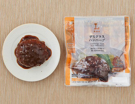 ローソンのデミグラスハンバーグ。税込価格：192円、カロリー：173kcal、たんぱく質：8.6g、脂質：10.2g、炭水化物：11.8g、糖質：10.2g、食物繊維：1.6g、食塩相当量：1.7g。