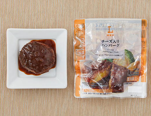 ローソンのチーズ入りハンバーグ。税込価格：192円、カロリー：172kcal、たんぱく質：8.2g、脂質：10g、炭水化物：12.4g、糖質：11g、食物繊維：1.4g、食塩相当量：1.8g。
