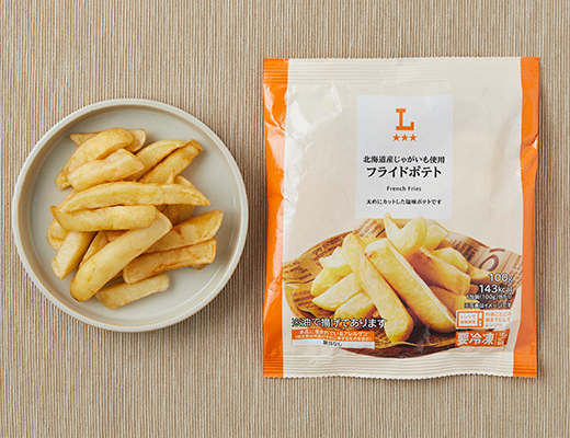 ローソンの北海道産じゃがいも使用 フライドポテトを比較する。税込価格：181円、カロリー：143kcal、1円あたりカロリー：0.79kcal/円、たんぱく質：2.2g、1円あたりたんぱく質：0.01g/円、脂質：4.2g、炭水化物：25.6g、糖質：22.8g、食物繊維：2.8g、食塩相当量：0.6g。