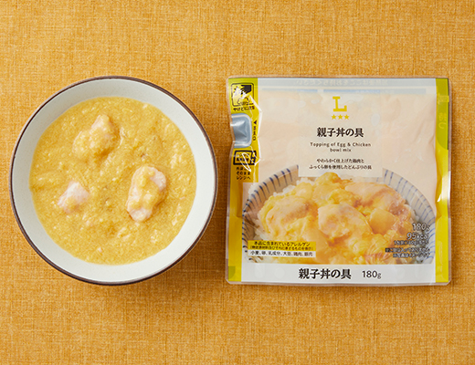 ローソンの親子丼の具を比較する。税込価格：248円、カロリー：95kcal、1円あたりカロリー：0.38kcal/円、たんぱく質：8.5g、1円あたりたんぱく質：0.03g/円、脂質：2.9g、炭水化物：8.9g、糖質：8.8g、食物繊維：0.1g、食塩相当量：2.3g。