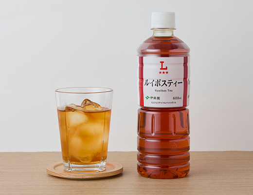 ローソンのルイボスティー 600mlを比較する。税込価格：118円、カロリー：0kcal、1円あたりカロリー：0.00kcal/円、たんぱく質：0g、1円あたりたんぱく質：0.00g/円、脂質：0g、炭水化物：0g、食塩相当量：0g。