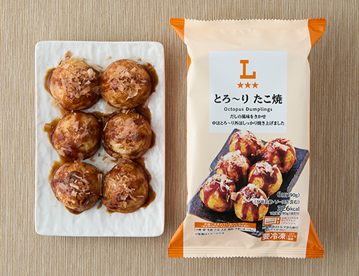 ローソンのとろ〜り たこ焼を比較する。税込価格：354円、カロリー：326kcal、1円あたりカロリー：0.92kcal/円、たんぱく質：10.8g、1円あたりたんぱく質：0.03g/円、脂質：14.4g、炭水化物：39.7g、糖質：36.7g、食物繊維：3g、食塩相当量：2.7g。