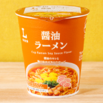 ローソンの醤油ラーメン。税込価格：168円、カロリー：335kcal、たんぱく質：8.2g、脂質：13.1g、炭水化物：46.9g、糖質：45.1g、食物繊維：1.8g、食塩相当量：4.3g。