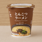 ローソンのとんこつラーメンを比較する。税込価格：168円、カロリー：367kcal、1円あたりカロリー：2.18kcal/円、たんぱく質：9.3g、1円あたりたんぱく質：0.06g/円、脂質：16.5g、炭水化物：46.1g、糖質：44.3g、食物繊維：1.8g、食塩相当量：4.7g。
