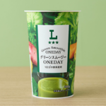 ローソンのグリーンスムージーONEDAY。税込価格：218円、カロリー：102kcal、たんぱく質：2g、脂質：0g、炭水化物：24.6g、糖質：22.6g、食物繊維：2g、食塩相当量：0.3g。