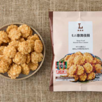 ローソンのミニ歌舞伎揚を比較する。税込価格：148円、カロリー：412kcal、1円あたりカロリー：2.78kcal/円、たんぱく質：3.6g、1円あたりたんぱく質：0.02g/円、脂質：25g、炭水化物：43.7g、糖質：42.3g、食物繊維：1.4g、食塩相当量：1.4g。
