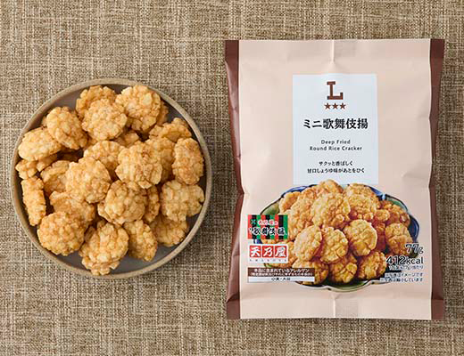 ローソンのミニ歌舞伎揚を比較する。税込価格：148円、カロリー：412kcal、1円あたりカロリー：2.78kcal/円、たんぱく質：3.6g、1円あたりたんぱく質：0.02g/円、脂質：25g、炭水化物：43.7g、糖質：42.3g、食物繊維：1.4g、食塩相当量：1.4g。