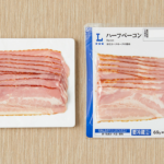 ローソンのハーフベーコン 69gを比較する。税込価格：194円、カロリー：155kcal、1円あたりカロリー：0.80kcal/円、たんぱく質：9.9g、1円あたりたんぱく質：0.05g/円、脂質：12.1g、炭水化物：1.8g、糖質：1.2g、食物繊維：0.6g、食塩相当量：1.7g。