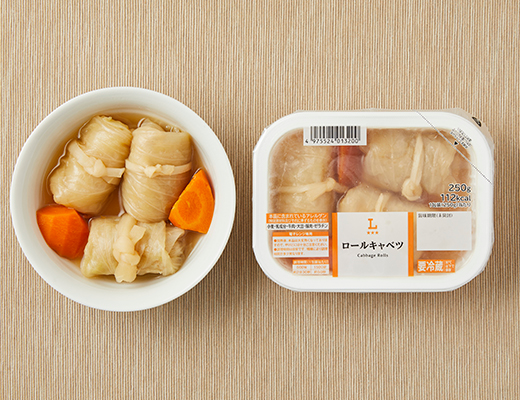 ローソンのロールキャベツ。税込価格：451円、カロリー：112kcal、たんぱく質：7.3g、脂質：4g、炭水化物：13.3g、糖質：10.2g、食物繊維：3.1g、食塩相当量：3g。