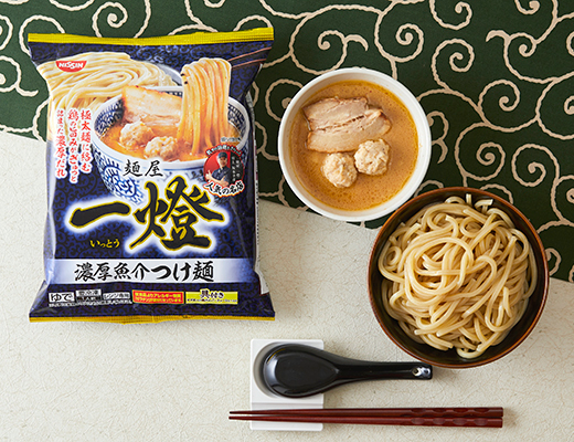 ローソン 日清食品 麺屋一燈 濃厚魚介つけ麺。税込価格：397円、カロリー：712kcal、1円あたりカロリー：1.79kcal/円、たんぱく質：21.8g、1円あたりたんぱく質：0.05g/円、脂質：24.6g、炭水化物：103.1g、糖質：98.7g、食物繊維：4.4g、食塩相当量：4.7g。