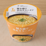 ローソンの麺大盛り 辛みそラーメンを比較する。税込価格：198円、カロリー：462kcal、1円あたりカロリー：2.33kcal/円、たんぱく質：10.5g、1円あたりたんぱく質：0.05g/円、脂質：18.9g、炭水化物：63.9g、糖質：61.2g、食物繊維：2.7g、食塩相当量：7.9g。