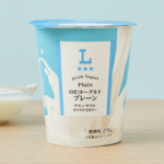 ローソンののむヨーグルト プレーン。税込価格：208円、カロリー：204kcal、たんぱく質：8.9g、脂質：4.9g、炭水化物：31.2g、糖質：30.7g、食物繊維：0.5g、食塩相当量：0.2g。